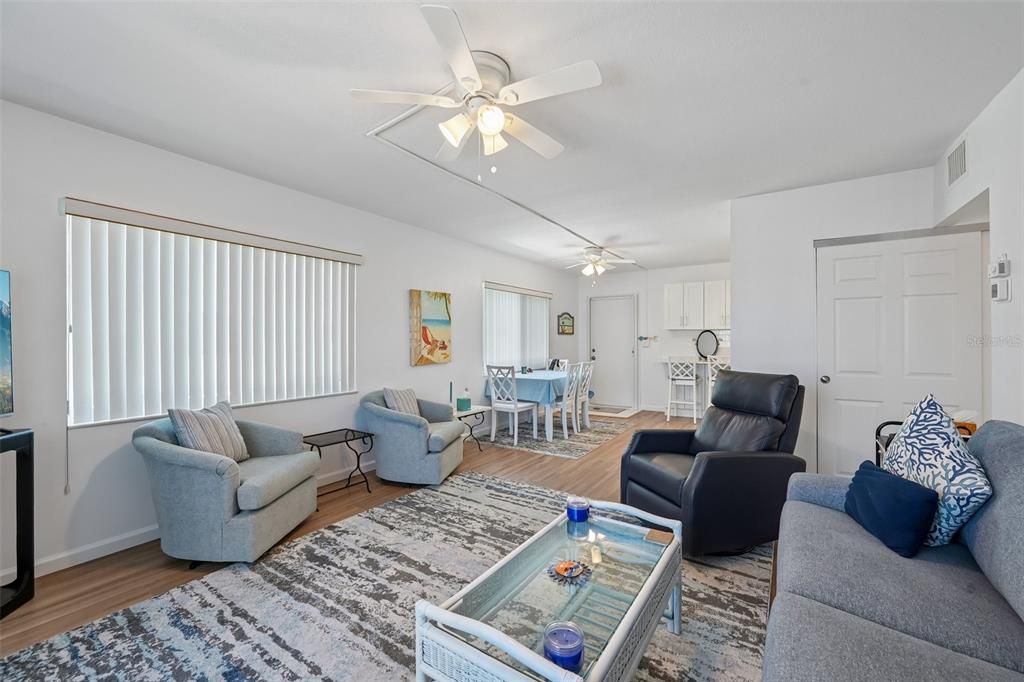 For Sale: $479,990 (2 beds, 2 baths, 864 Square Feet)