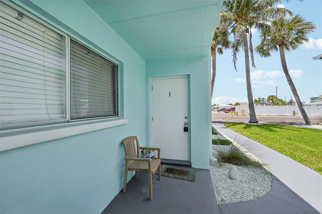 For Sale: $479,990 (2 beds, 2 baths, 864 Square Feet)