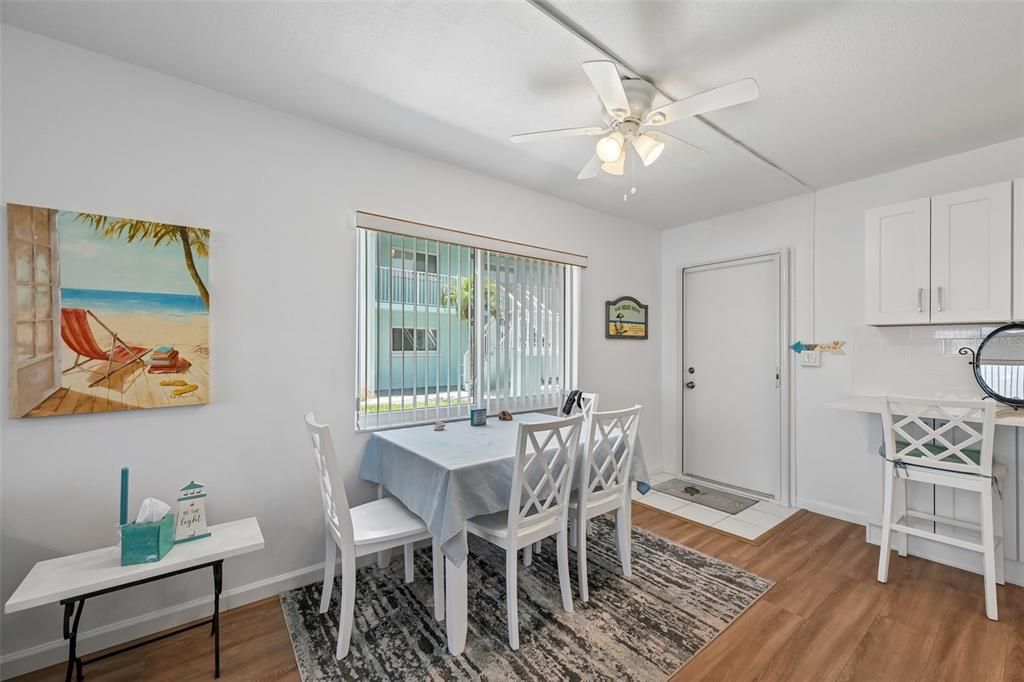 For Sale: $479,990 (2 beds, 2 baths, 864 Square Feet)