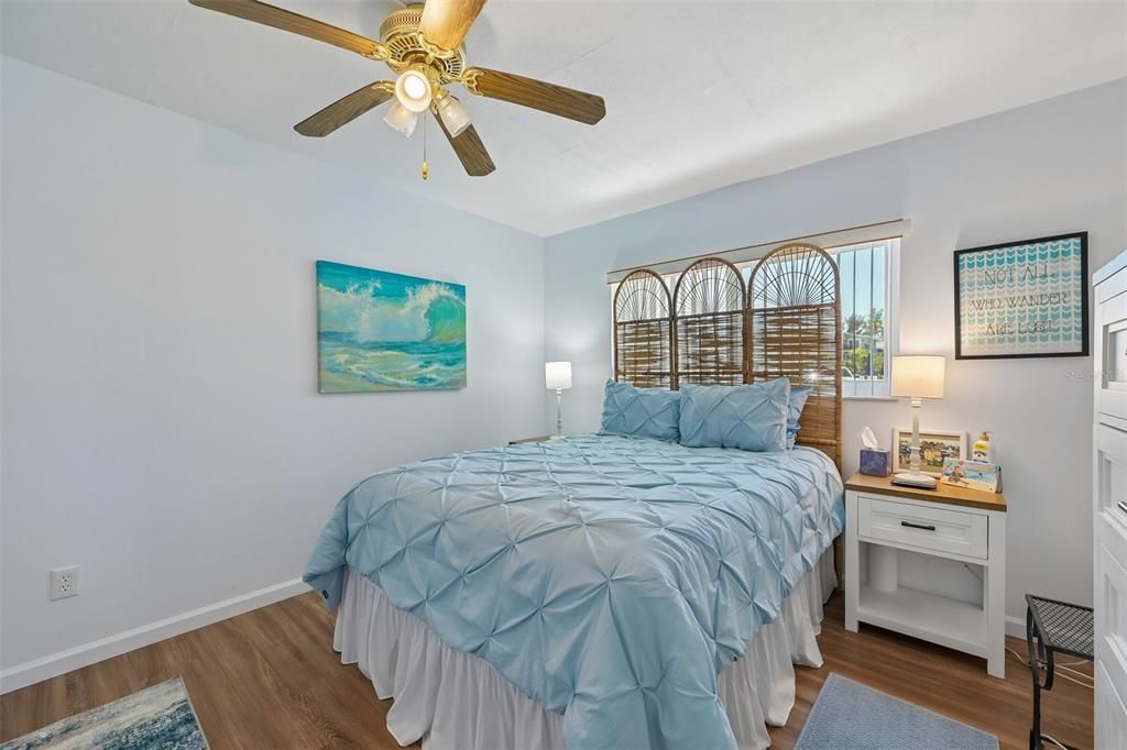 For Sale: $479,990 (2 beds, 2 baths, 864 Square Feet)