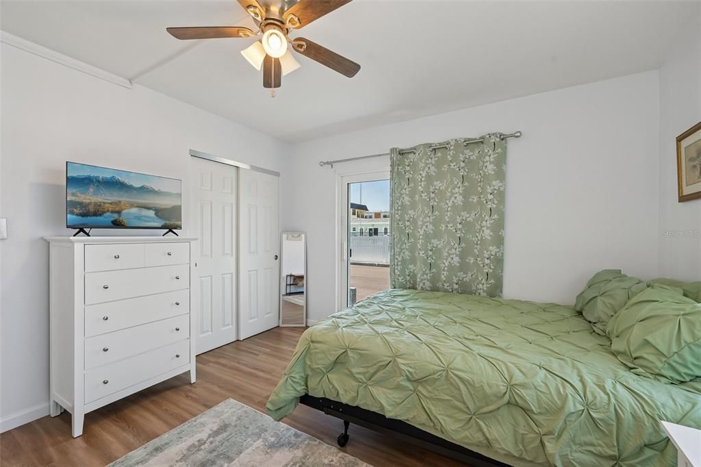 For Sale: $479,990 (2 beds, 2 baths, 864 Square Feet)