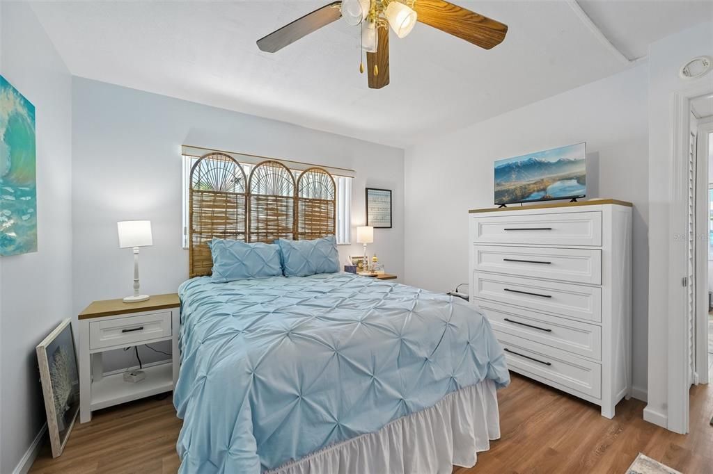 For Sale: $479,990 (2 beds, 2 baths, 864 Square Feet)