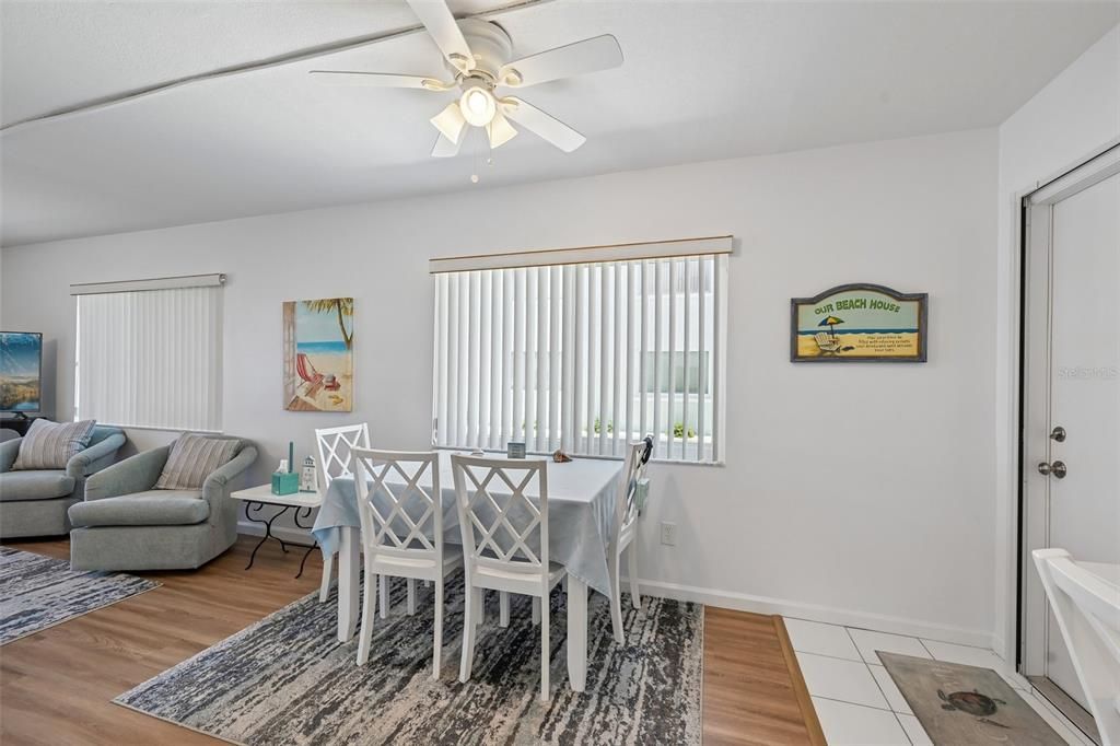 For Sale: $479,990 (2 beds, 2 baths, 864 Square Feet)