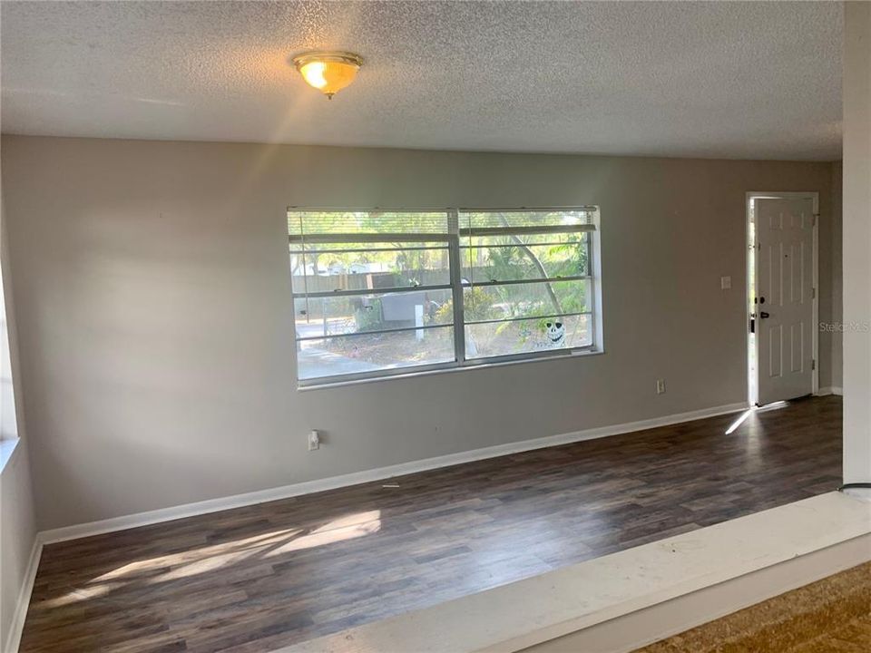 En Venta: $325,000 (4 camas, 0 baños, 1750 Pies cuadrados)