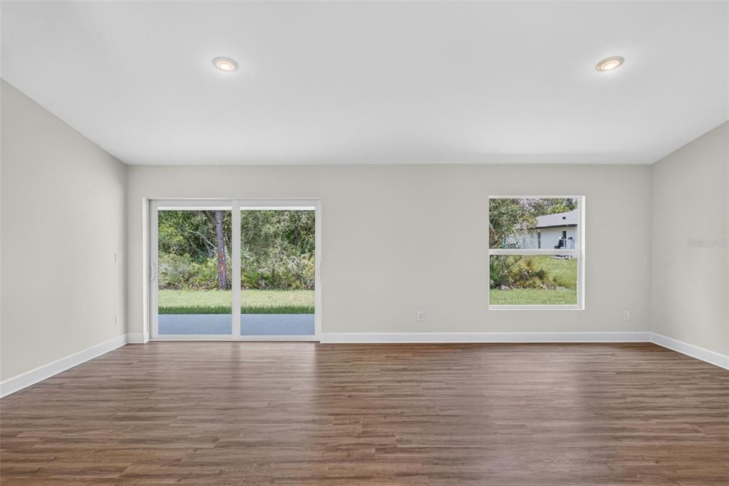 En Venta: $329,500 (3 camas, 3 baños, 1818 Pies cuadrados)