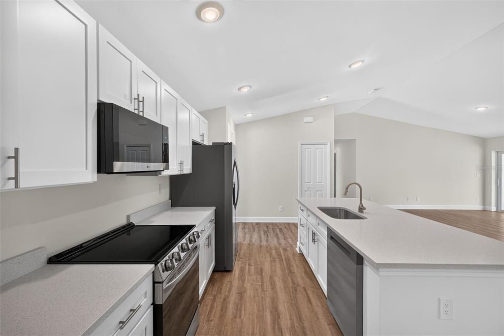 En Venta: $329,500 (3 camas, 3 baños, 1818 Pies cuadrados)