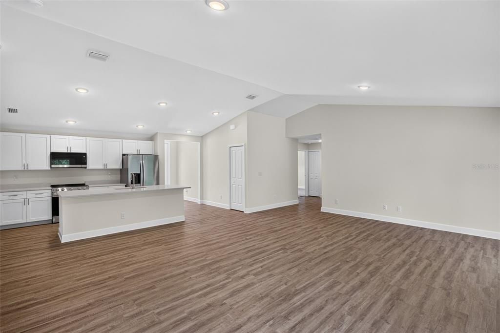 En Venta: $329,500 (3 camas, 3 baños, 1818 Pies cuadrados)