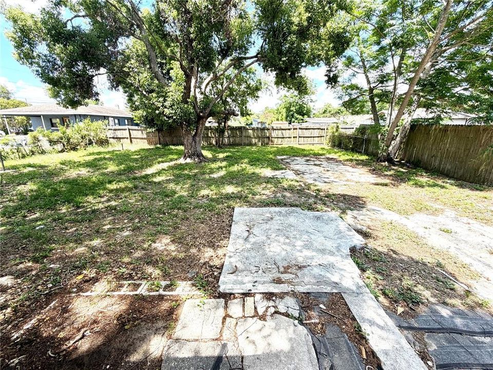 For Sale: $180,000 (2 beds, 1 baths, 896 Square Feet)
