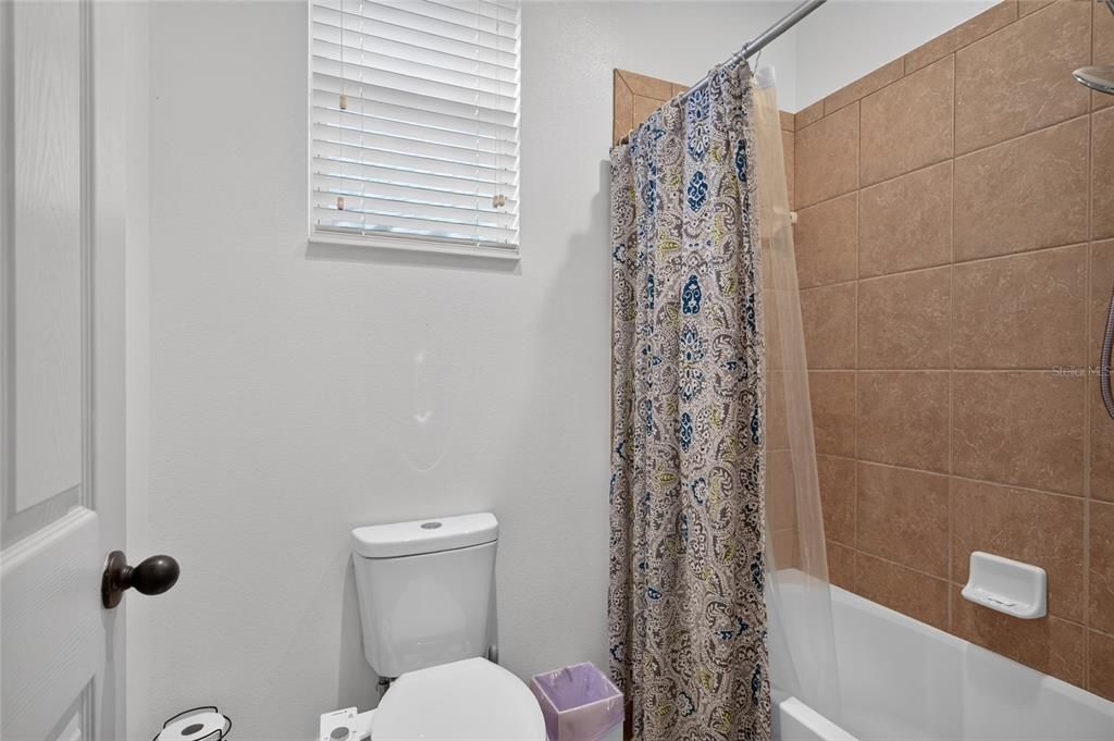 En Venta: $605,000 (3 camas, 3 baños, 2541 Pies cuadrados)
