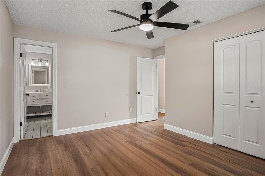 For Sale: $269,900 (3 beds, 2 baths, 1277 Square Feet)