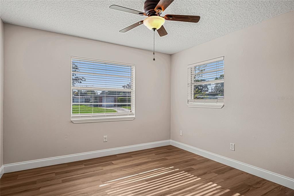 For Sale: $269,900 (3 beds, 2 baths, 1277 Square Feet)