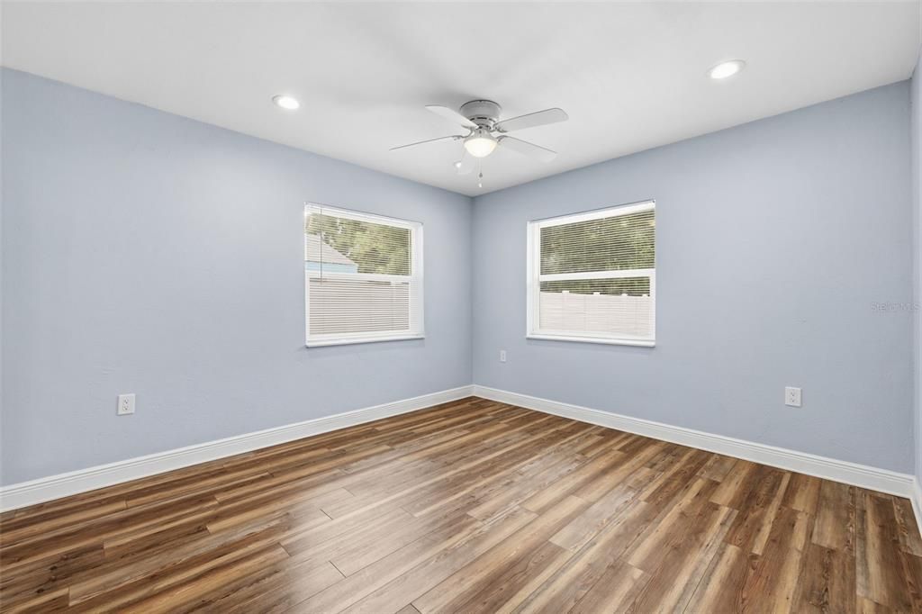 Activo con contrato: $329,000 (2 camas, 1 baños, 984 Pies cuadrados)