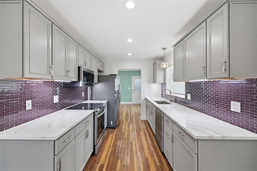 Activo con contrato: $329,000 (2 camas, 1 baños, 984 Pies cuadrados)