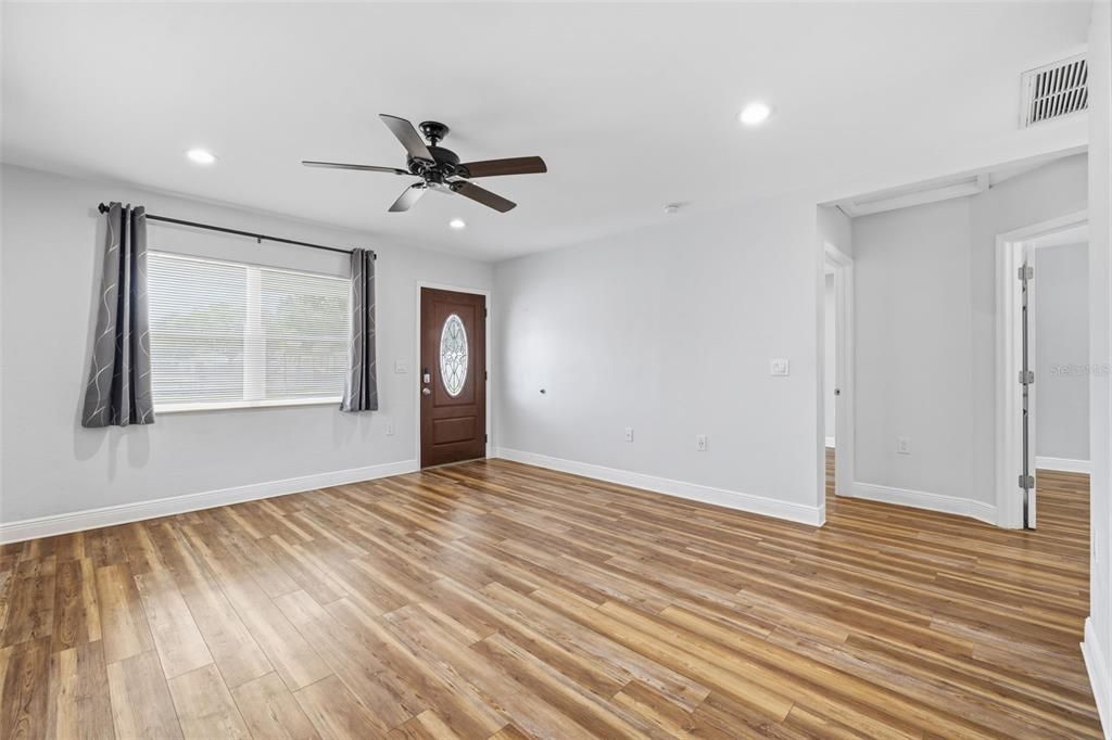 Activo con contrato: $329,000 (2 camas, 1 baños, 984 Pies cuadrados)
