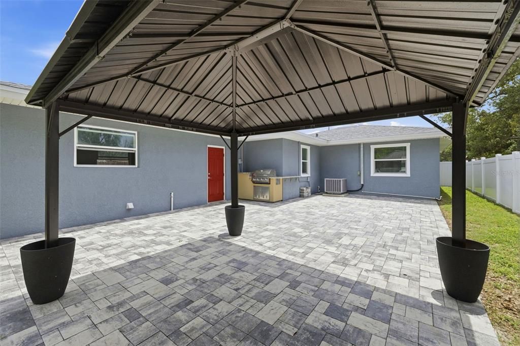 Activo con contrato: $329,000 (2 camas, 1 baños, 984 Pies cuadrados)