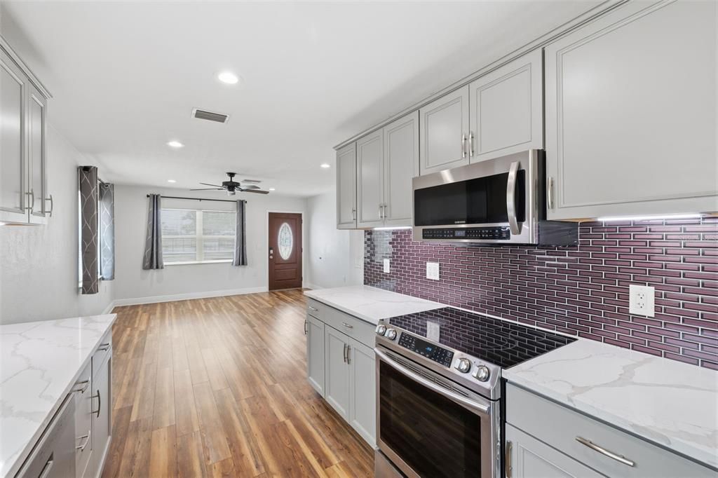 Activo con contrato: $329,000 (2 camas, 1 baños, 984 Pies cuadrados)