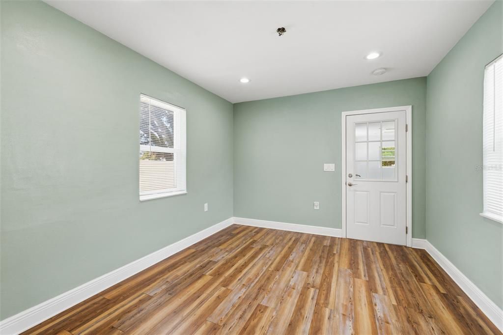 Activo con contrato: $329,000 (2 camas, 1 baños, 984 Pies cuadrados)