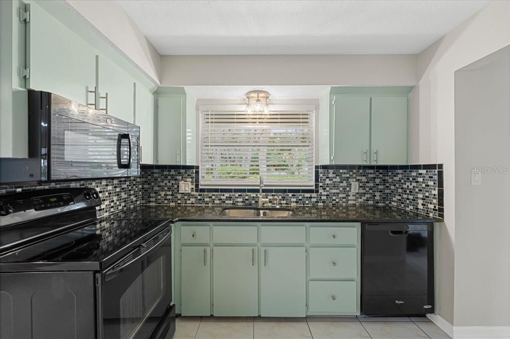 En Venta: $499,900 (4 camas, 2 baños, 1937 Pies cuadrados)