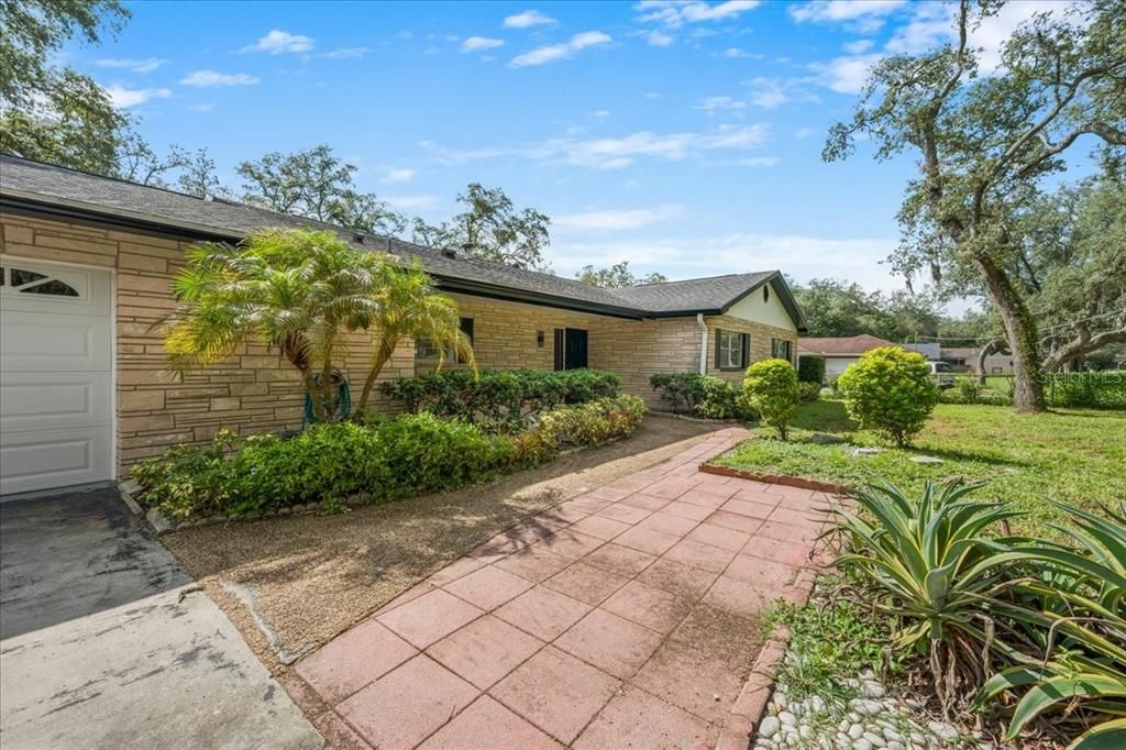 En Venta: $499,900 (4 camas, 2 baños, 1937 Pies cuadrados)
