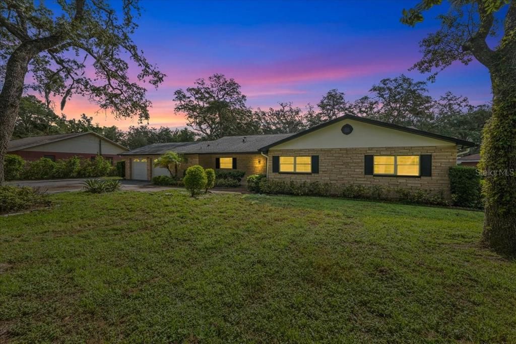 En Venta: $499,900 (4 camas, 2 baños, 1937 Pies cuadrados)