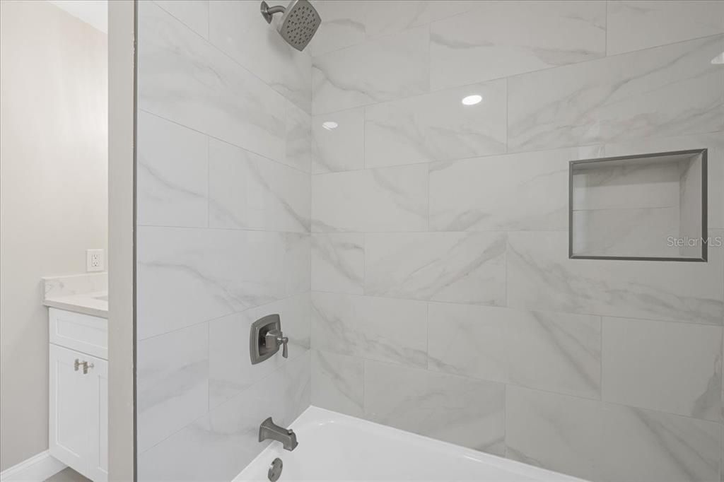 En Venta: $499,900 (4 camas, 2 baños, 1937 Pies cuadrados)