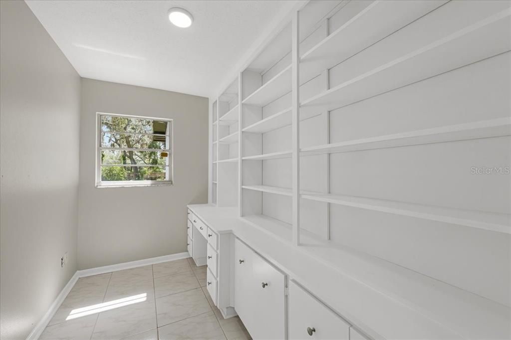 En Venta: $499,900 (4 camas, 2 baños, 1937 Pies cuadrados)