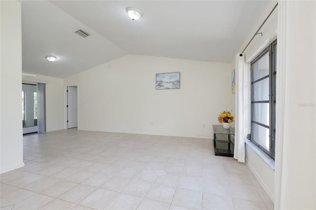 En Venta: $298,000 (3 camas, 2 baños, 1958 Pies cuadrados)