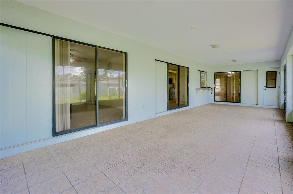 En Venta: $298,000 (3 camas, 2 baños, 1958 Pies cuadrados)