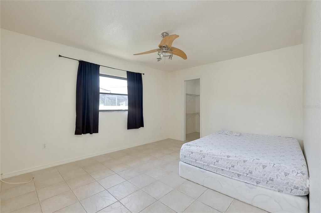 En Venta: $298,000 (3 camas, 2 baños, 1958 Pies cuadrados)