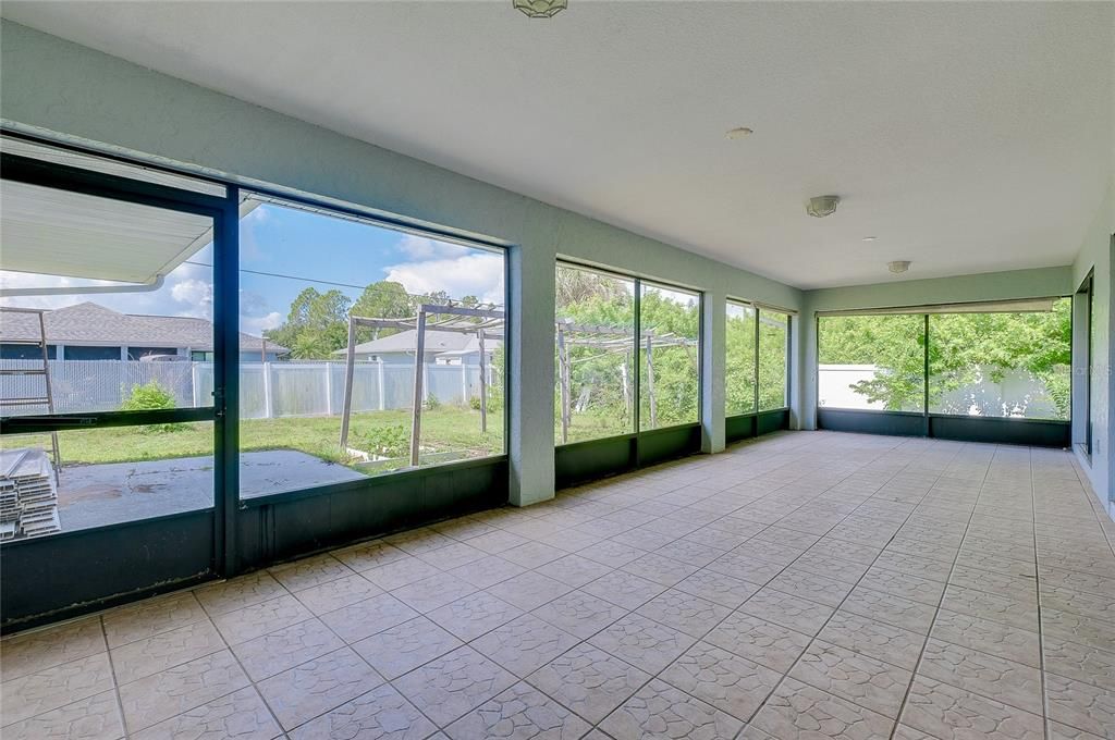 En Venta: $298,000 (3 camas, 2 baños, 1958 Pies cuadrados)