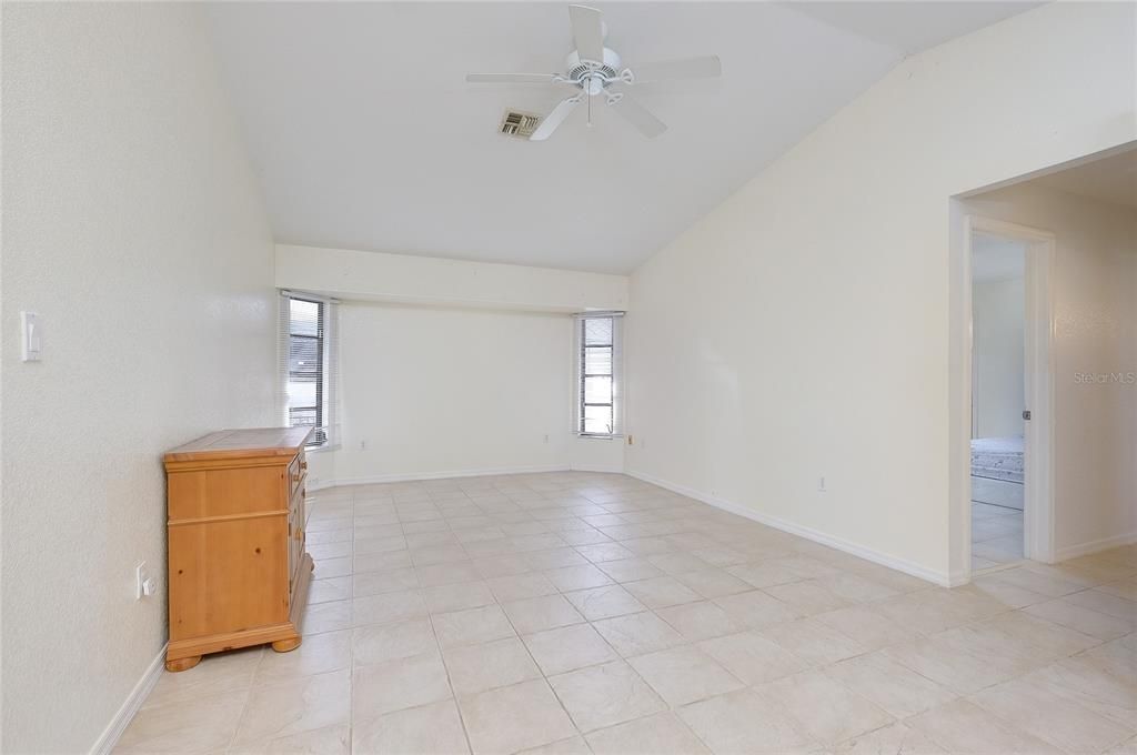 En Venta: $298,000 (3 camas, 2 baños, 1958 Pies cuadrados)