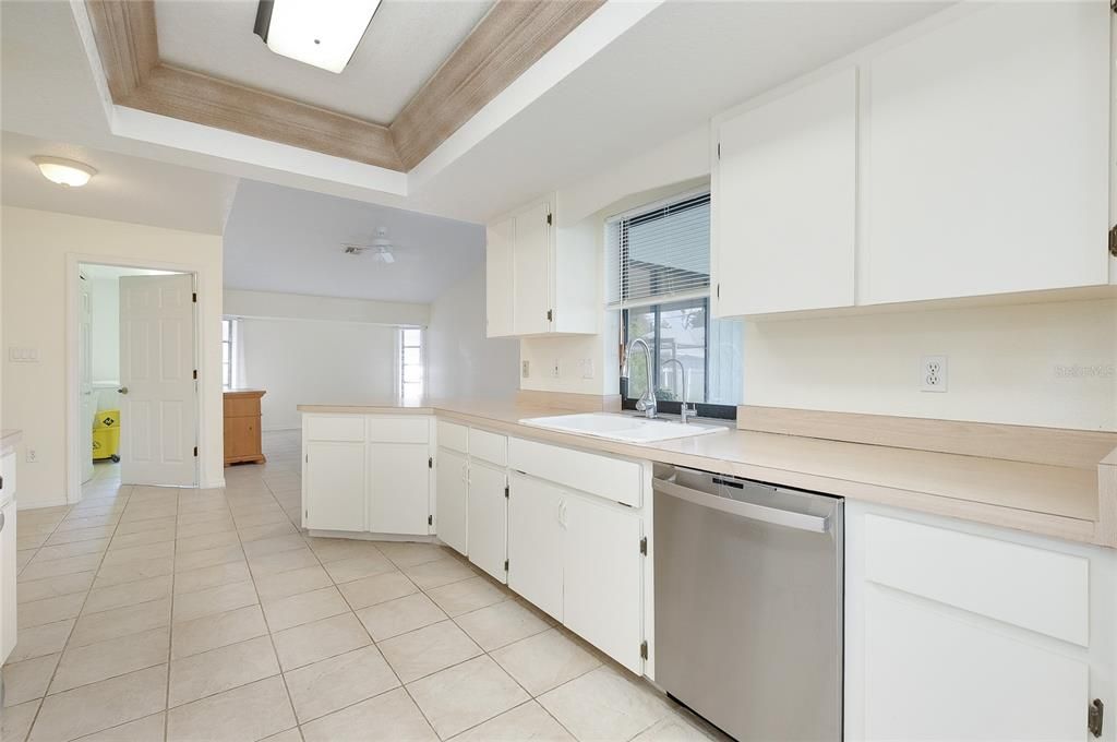 En Venta: $298,000 (3 camas, 2 baños, 1958 Pies cuadrados)