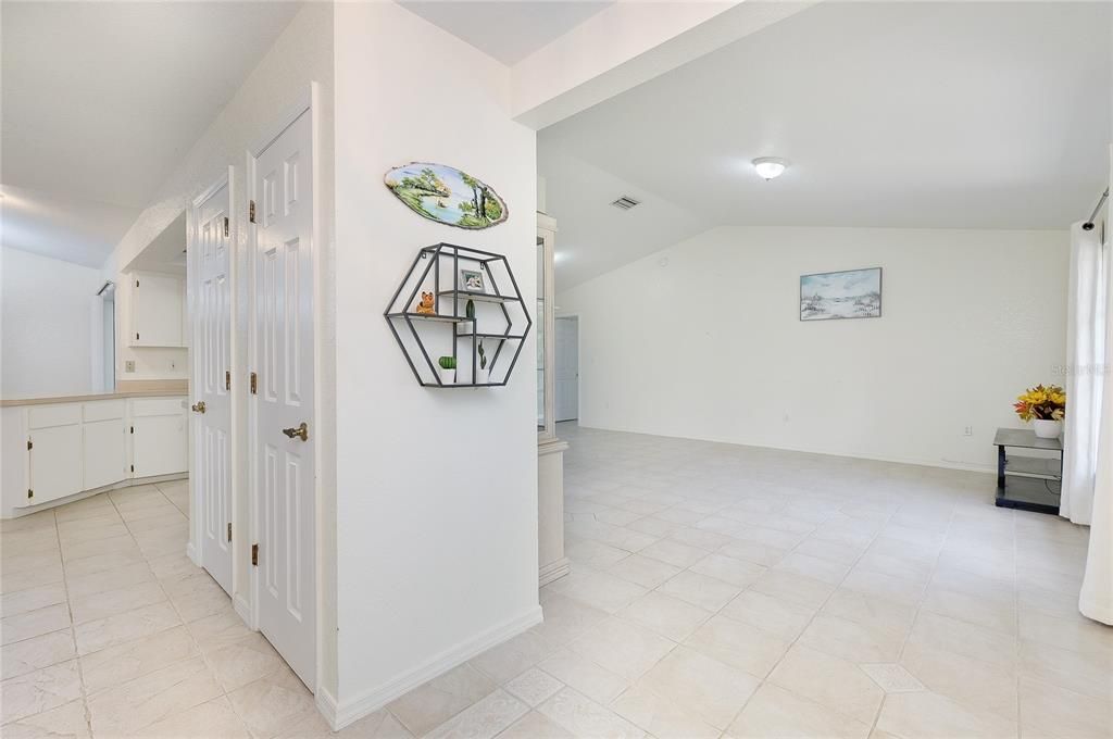 En Venta: $298,000 (3 camas, 2 baños, 1958 Pies cuadrados)