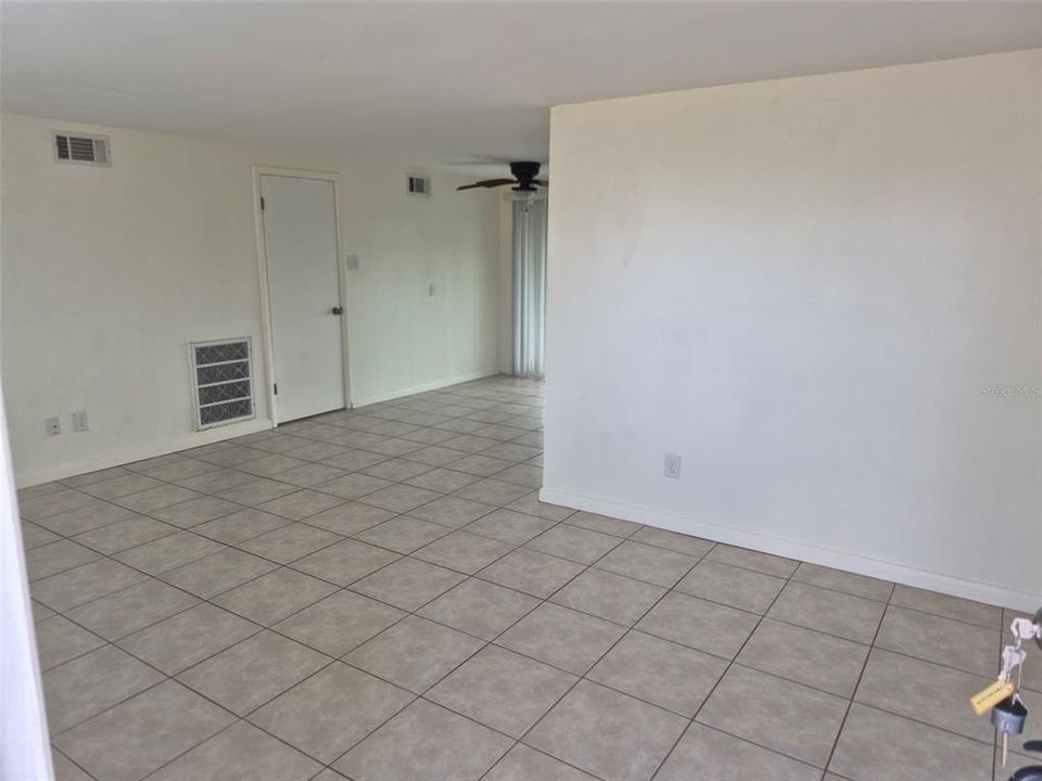 В аренду: $2,150 (2 спален, 1 ванн, 864 Квадратных фут)