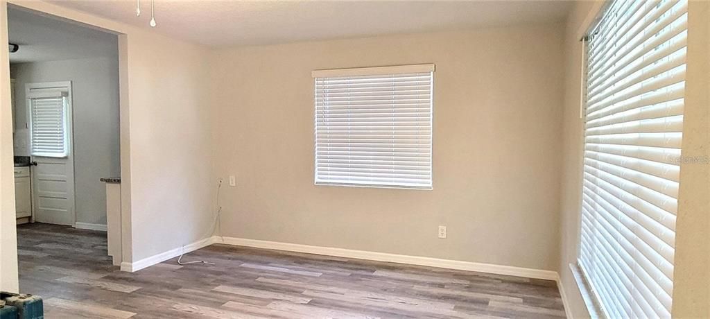 В аренду: $1,695 (2 спален, 1 ванн, 945 Квадратных фут)