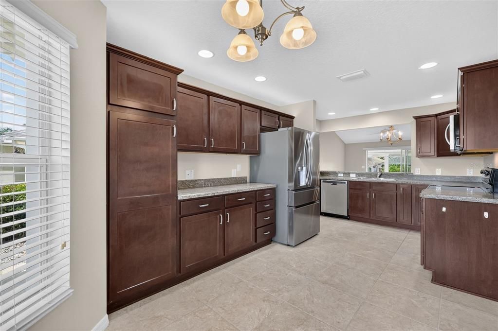 For Sale: $425,000 (3 beds, 2 baths, 1541 Square Feet)