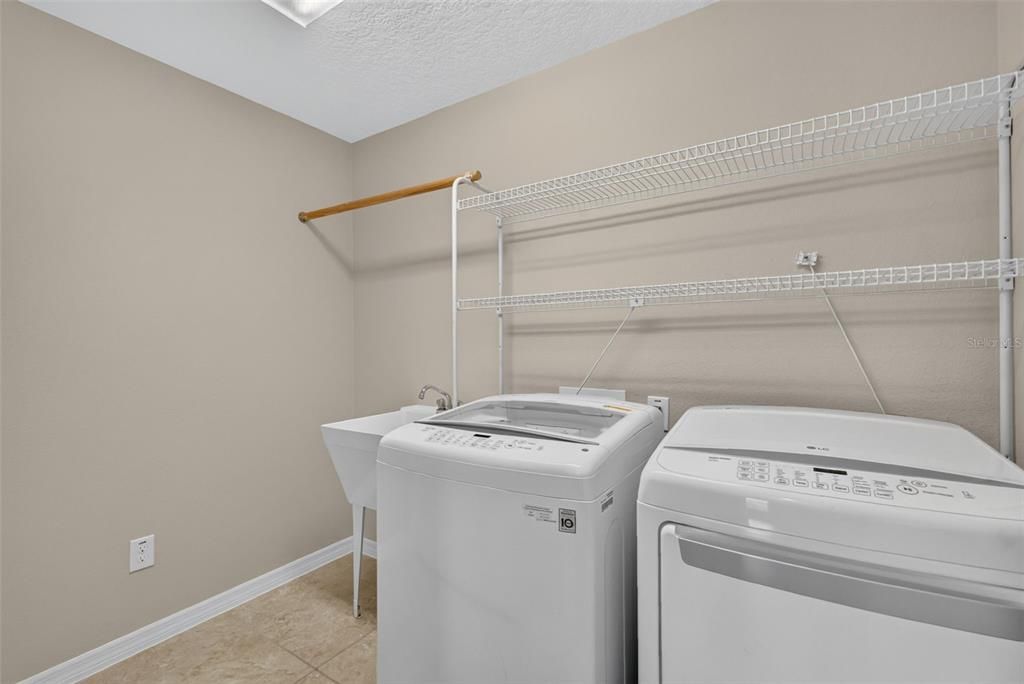 For Sale: $425,000 (3 beds, 2 baths, 1541 Square Feet)