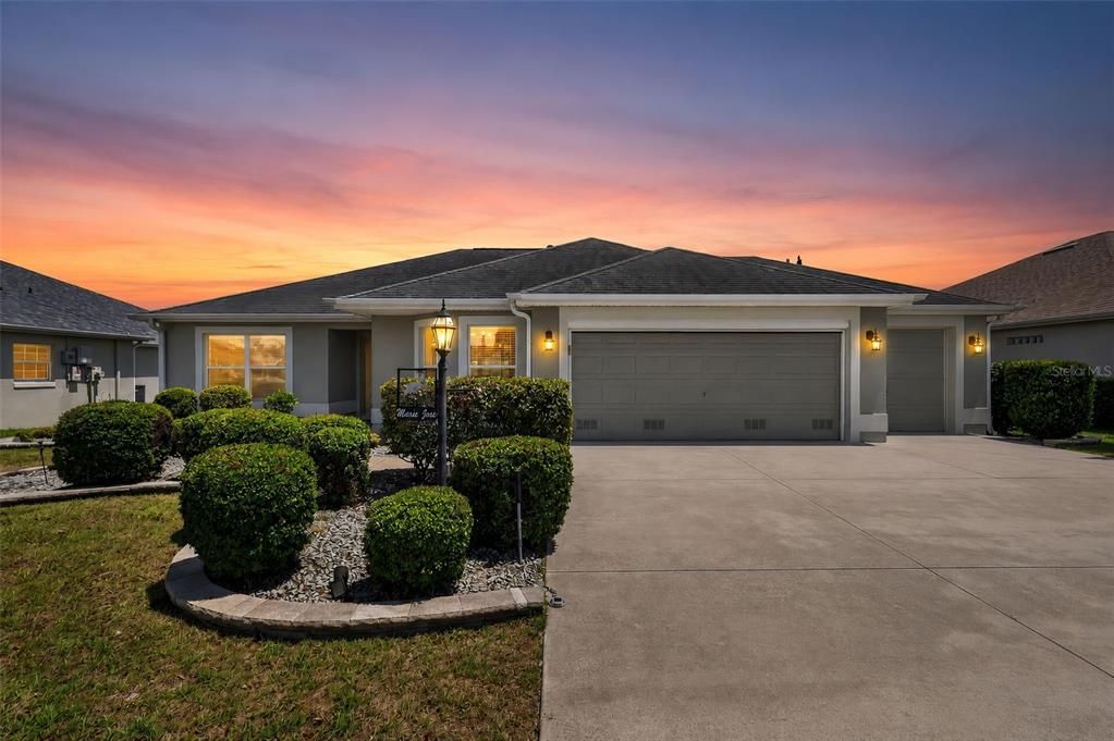 For Sale: $425,000 (3 beds, 2 baths, 1541 Square Feet)