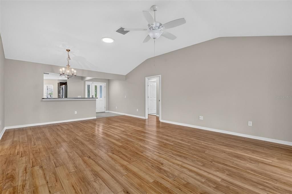 For Sale: $425,000 (3 beds, 2 baths, 1541 Square Feet)