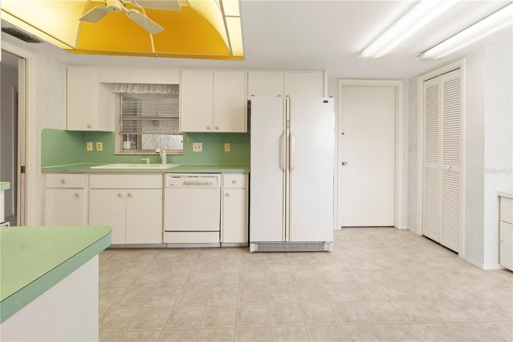 На продажу: $220,000 (2 спален, 2 ванн, 1657 Квадратных фут)