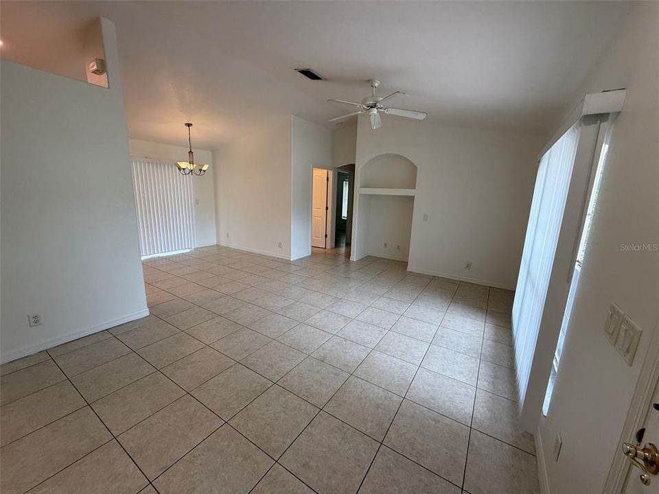 В аренду: $1,795 (3 спален, 2 ванн, 1241 Квадратных фут)