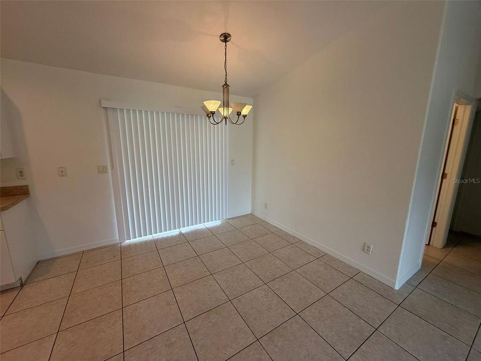 В аренду: $1,795 (3 спален, 2 ванн, 1241 Квадратных фут)