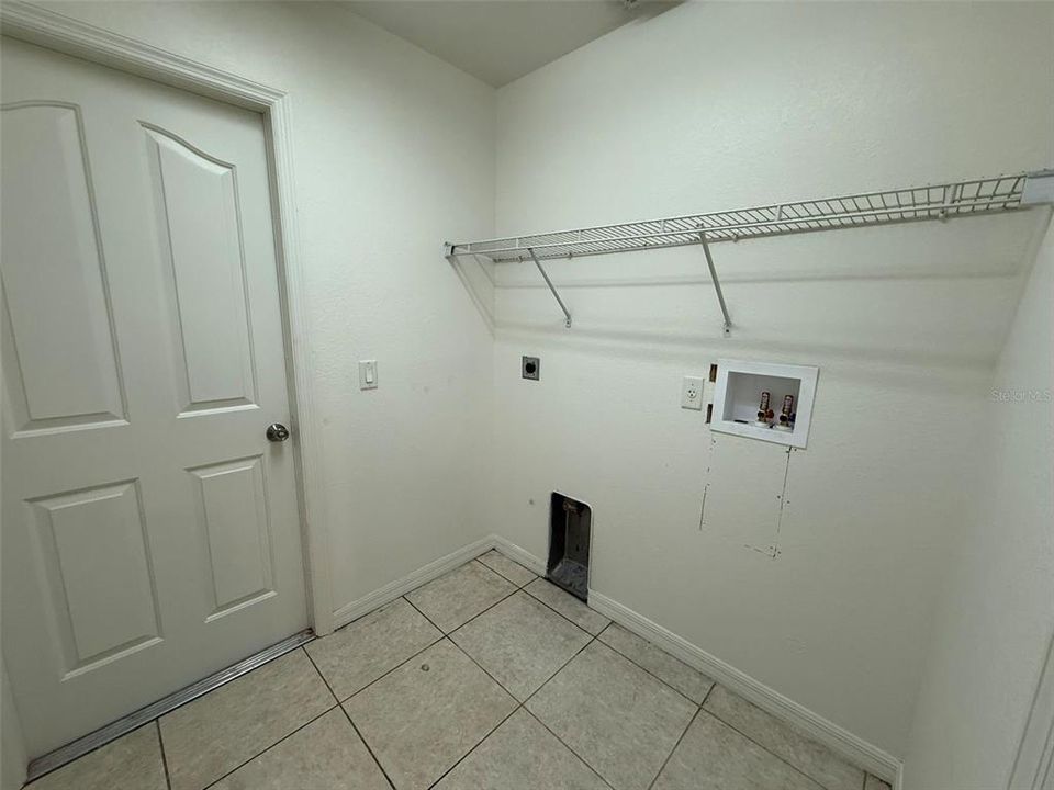 В аренду: $1,795 (3 спален, 2 ванн, 1241 Квадратных фут)