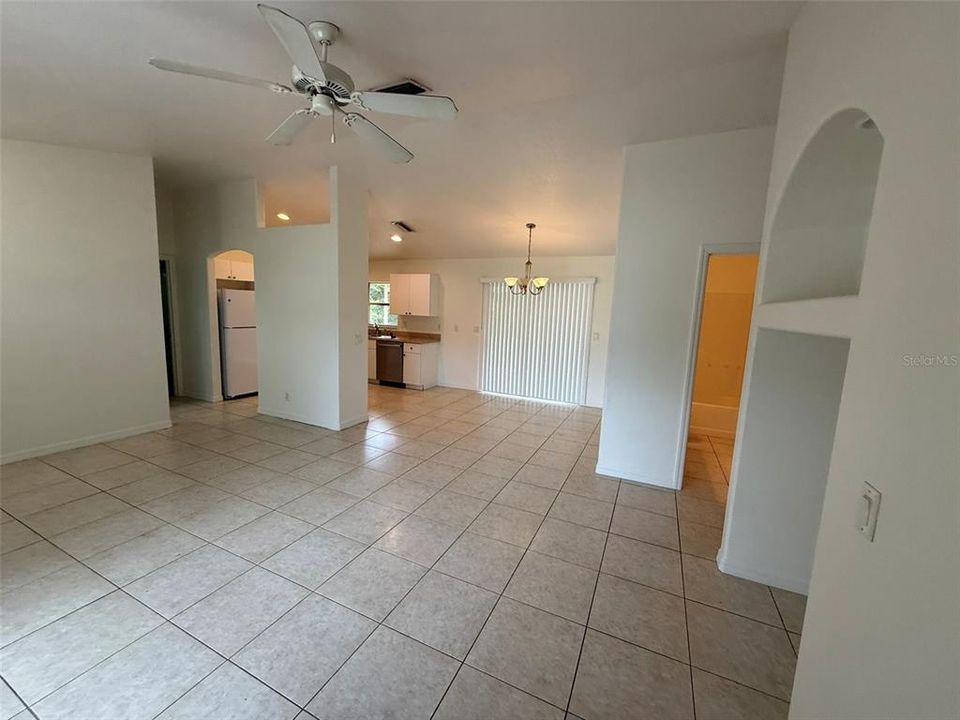 В аренду: $1,795 (3 спален, 2 ванн, 1241 Квадратных фут)
