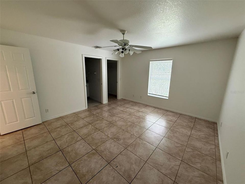 В аренду: $1,795 (3 спален, 2 ванн, 1241 Квадратных фут)