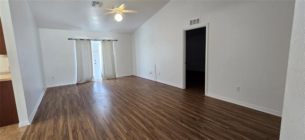 В аренду: $1,900 (3 спален, 2 ванн, 1511 Квадратных фут)
