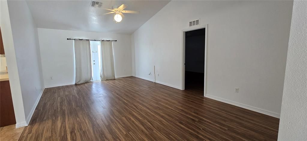 В аренду: $1,900 (3 спален, 2 ванн, 1511 Квадратных фут)