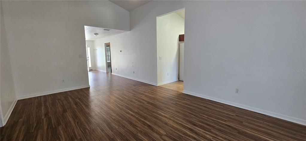 В аренду: $1,900 (3 спален, 2 ванн, 1511 Квадратных фут)