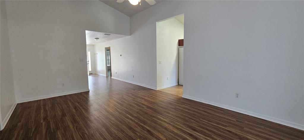 В аренду: $1,900 (3 спален, 2 ванн, 1511 Квадратных фут)