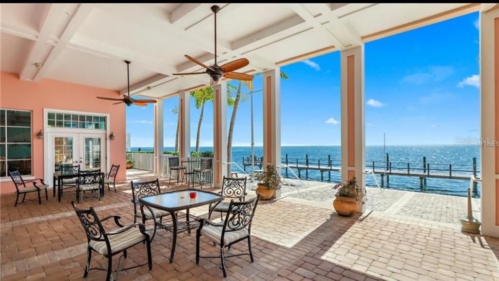 For Rent: $2,050 (2 beds, 1 baths, 720 Square Feet)